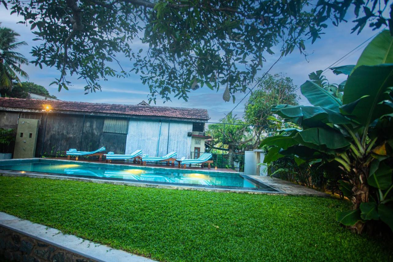 The Shades กอลล์ ภายนอก รูปภาพ